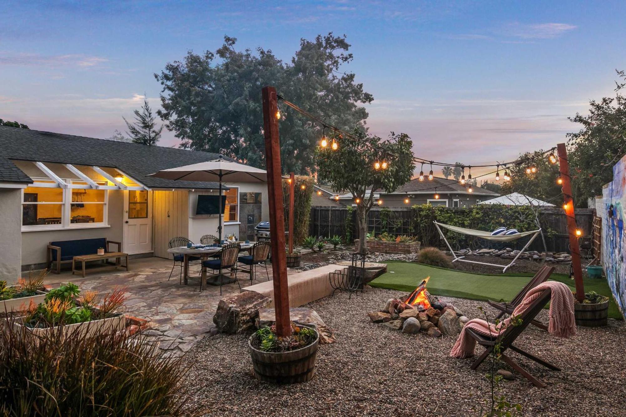 Cozy Coastal Hot Tub & Putting Holiday home